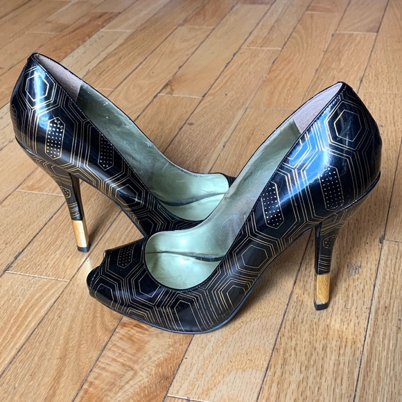 Black and Gold Nine West Open Toe Heels - Picture 2 of 2
